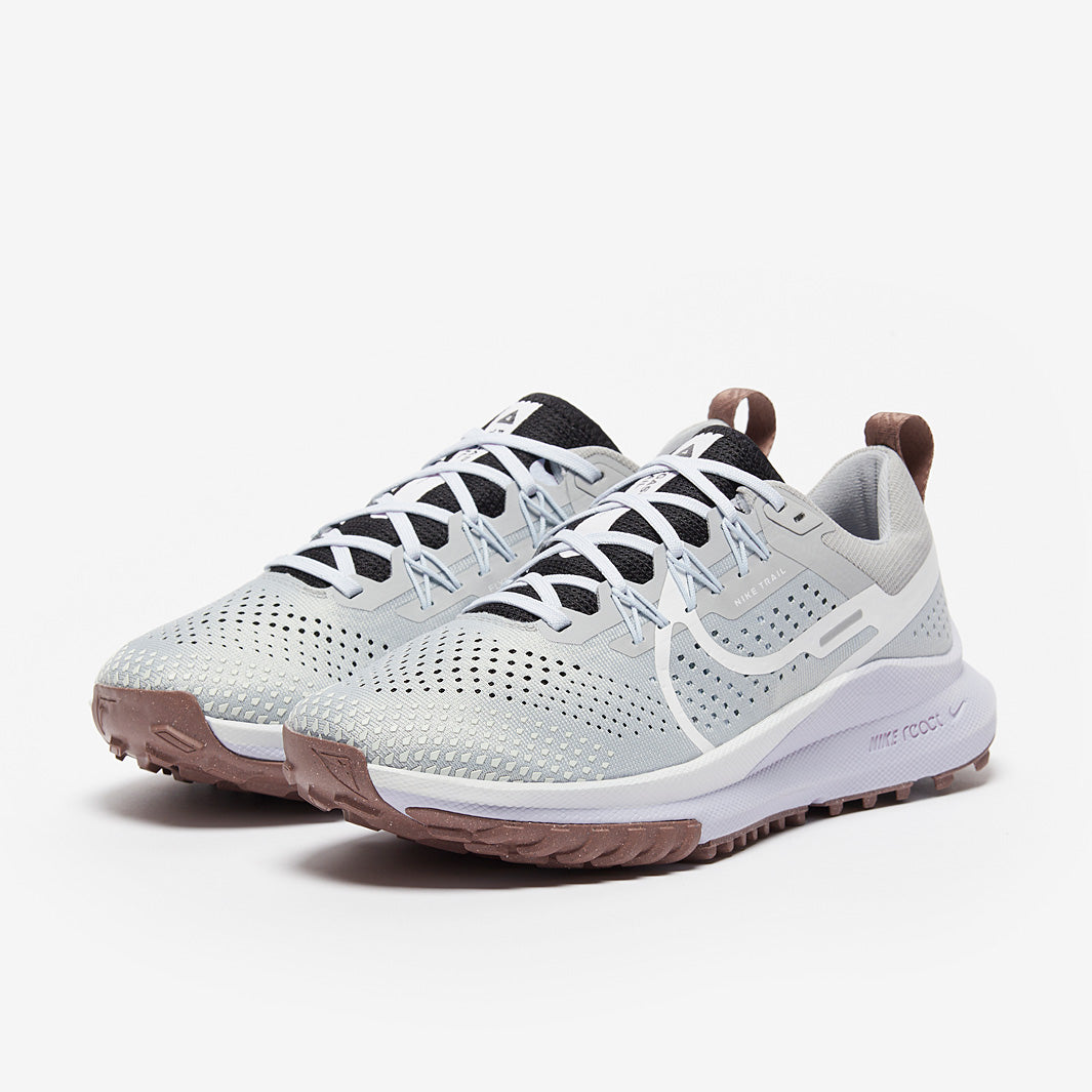 Nike Womens Pegasus Trail 4 - Lt Smoke Grey/White-Black-Glacier
