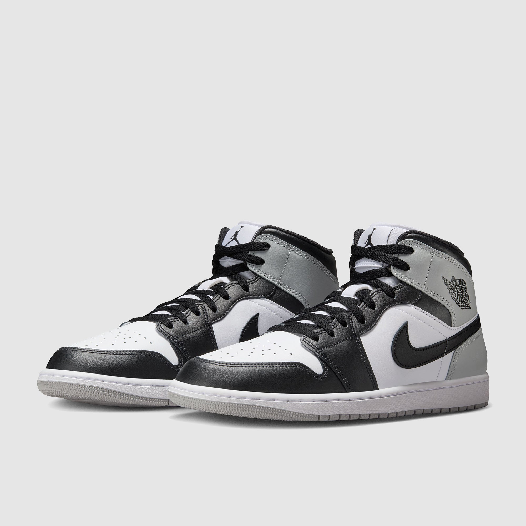 シューズ NIKE Jordan 1 Mid TD black/lt smoke grey Air Jordan 1 Mid - White/Black/Lt Smoke Grey - Trainers - Mens Shoes