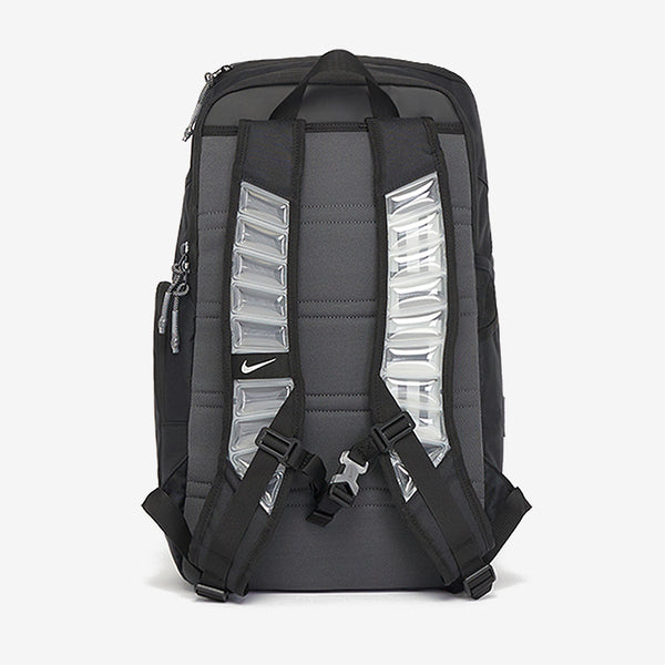 black and sikver nike elite backpack Hoops Pro dev8booster Built for ballers who need to carry everything from the court to away games Nike Varsity Elite Backpack Black