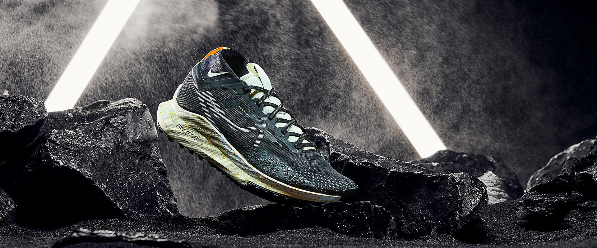 Nike React Pegasus Trail 4 GORE-TEX - Black/White-Coconut Milk
