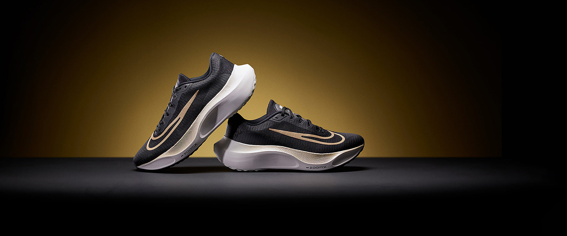 Nike Zoom Fly 5 - Black/Mtlc Gold Grain-Sail - Mens Shoes