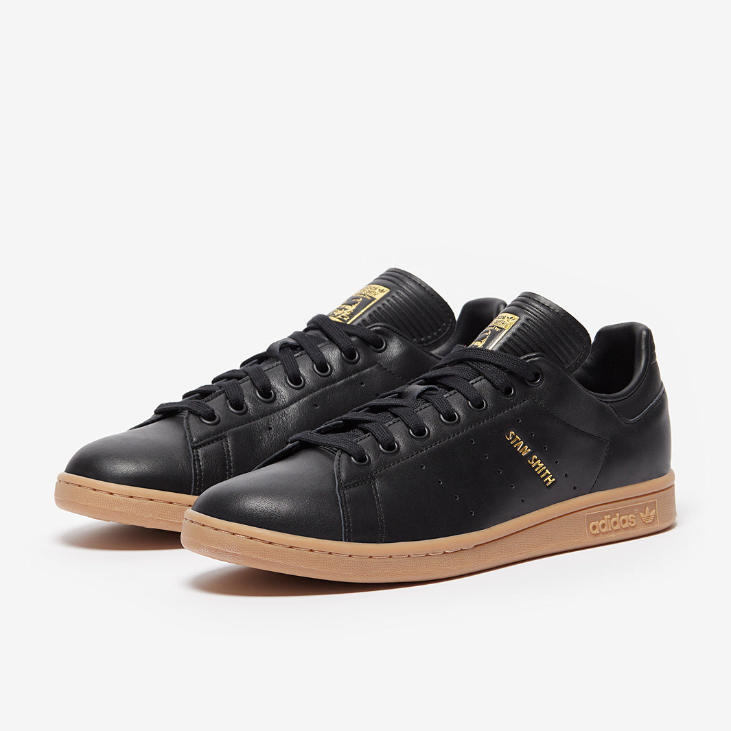 靴  Stan Smith Black Gum Sole adidas Originals Stan Smith - Core Black/Gum 4 - Trainers - Mens Shoes