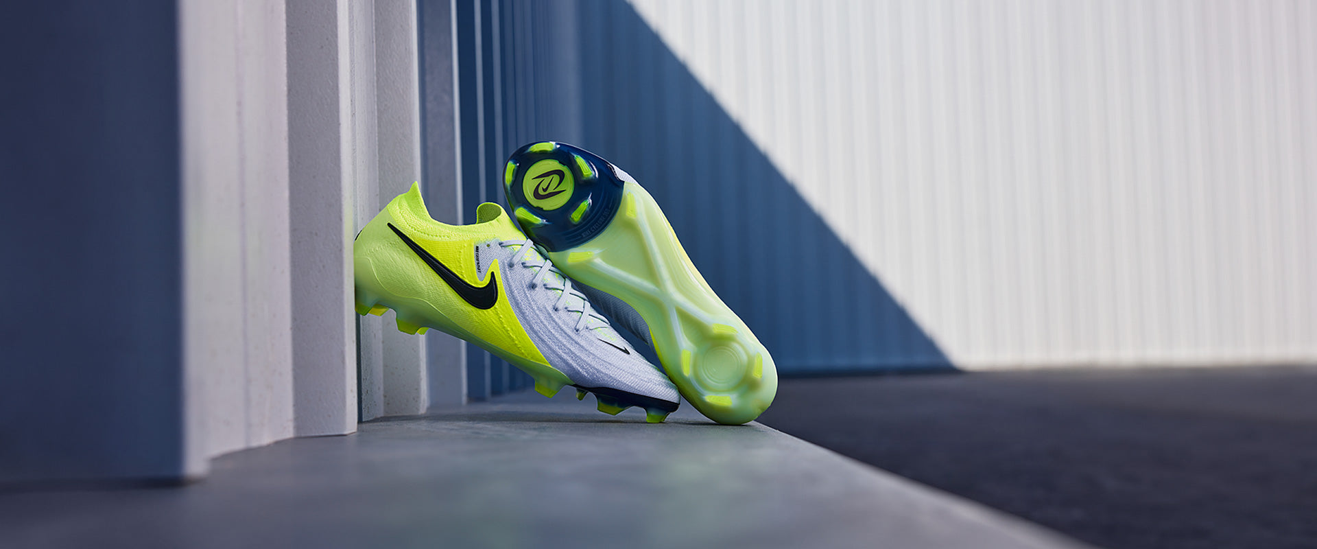Nike Phantom GX II Elite Firm Ground - Metallic Silver/Black/Volt