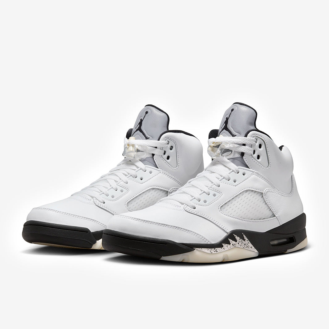 靴 Air Jordan 5 Retro OG llic Silver Air Jordan 5 Retro - White/Black/Sail/Metallic Silver - Trainers
