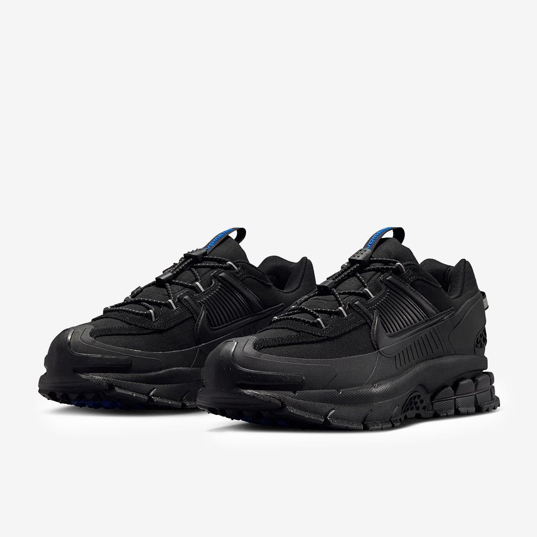 靴 Nike Zoom Vomero Roam \