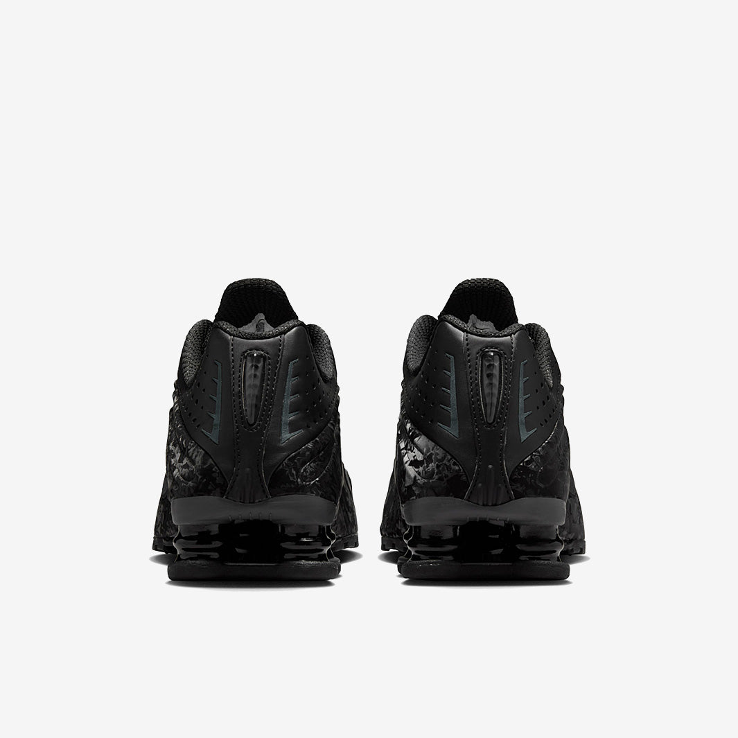 Nike Sportswear Womens Shox R4 - Black/Dark Smoke Grey - Trainers