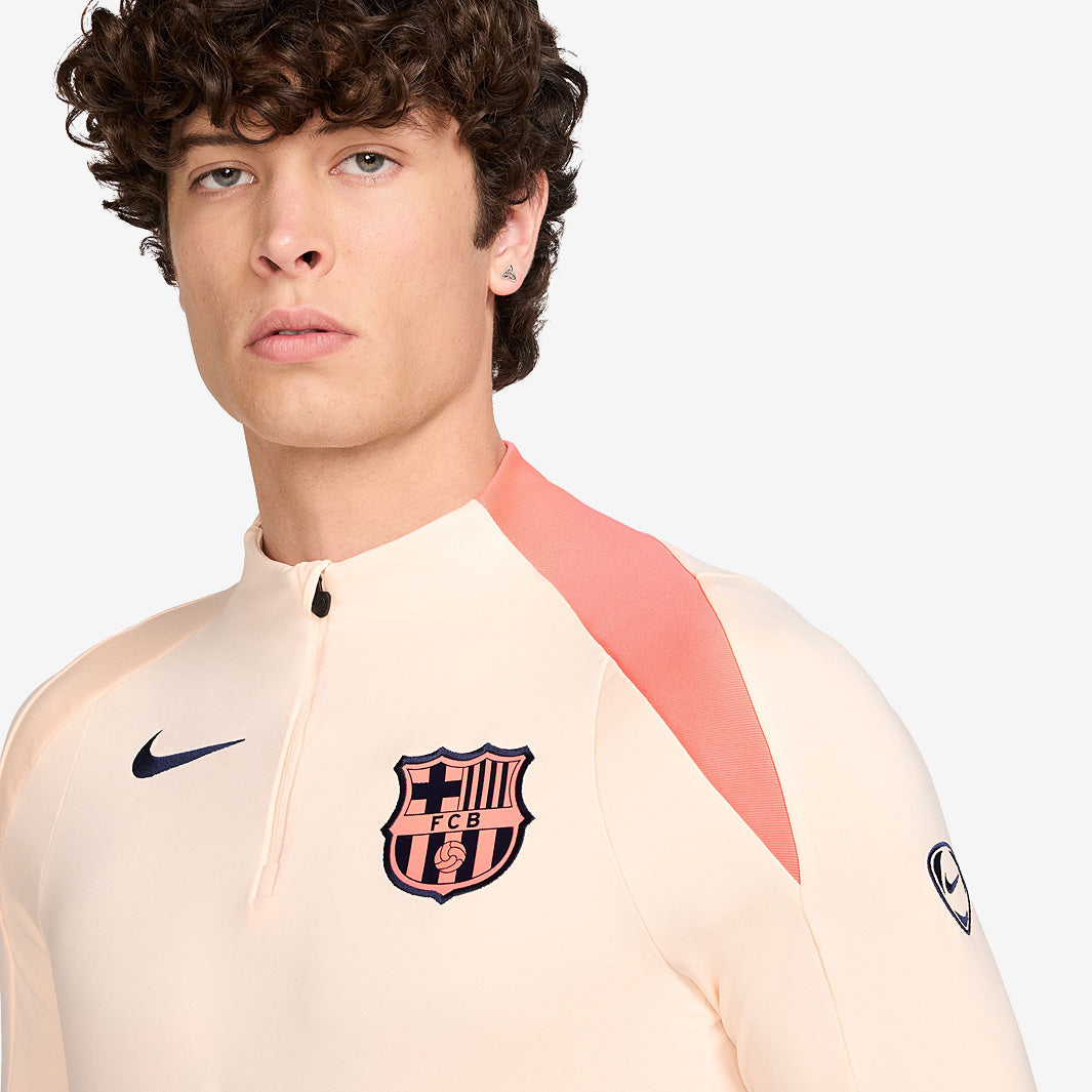 【美品】 FC Barcelona Nike DRI-FIT 17 ペドロ Nike FC Barcelona 25/26 Dri-FIT Strike Third Drill Top - Crimson