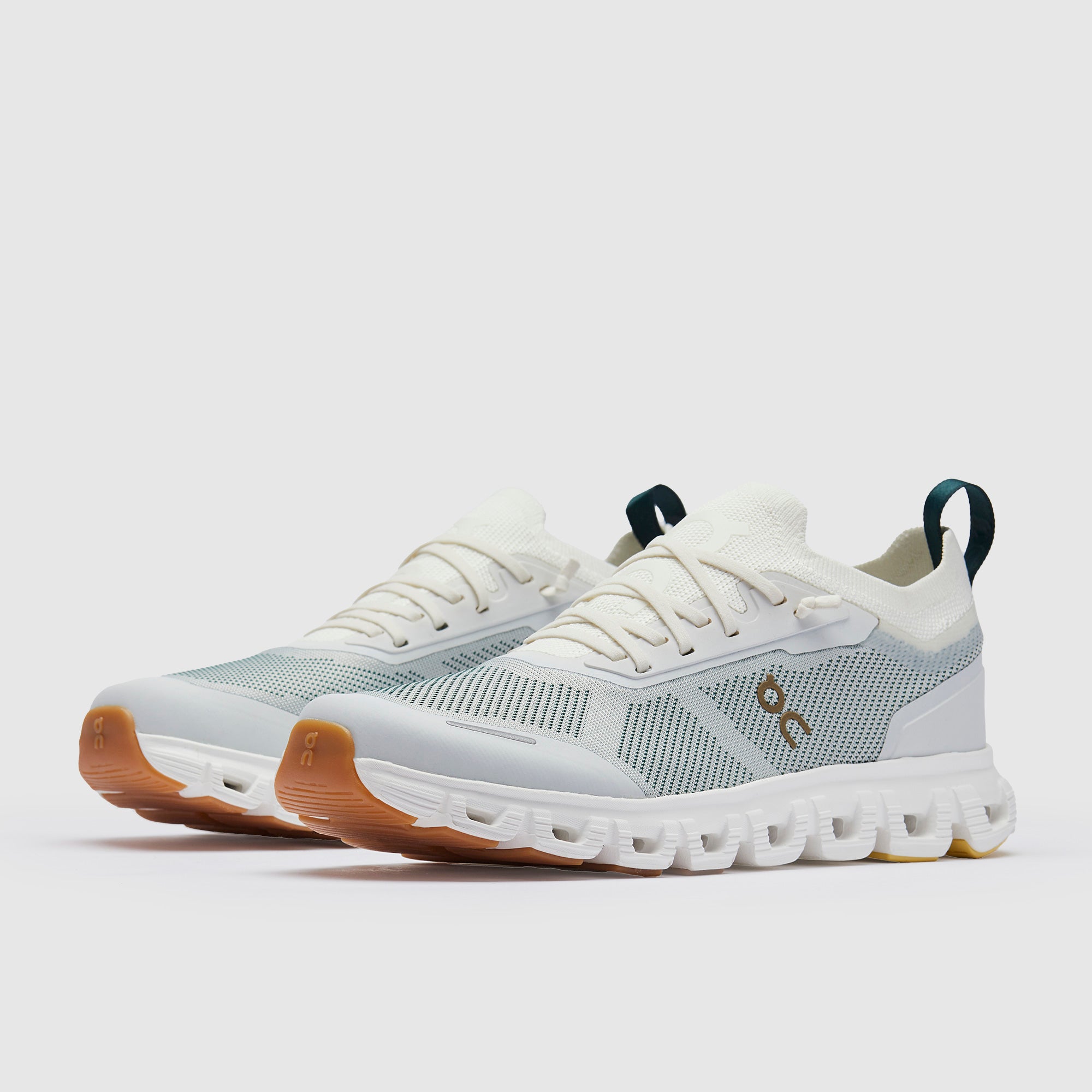 On Womens Cloud 6 Versa - Ice/Maroon - Trainers - Womens Shoes
