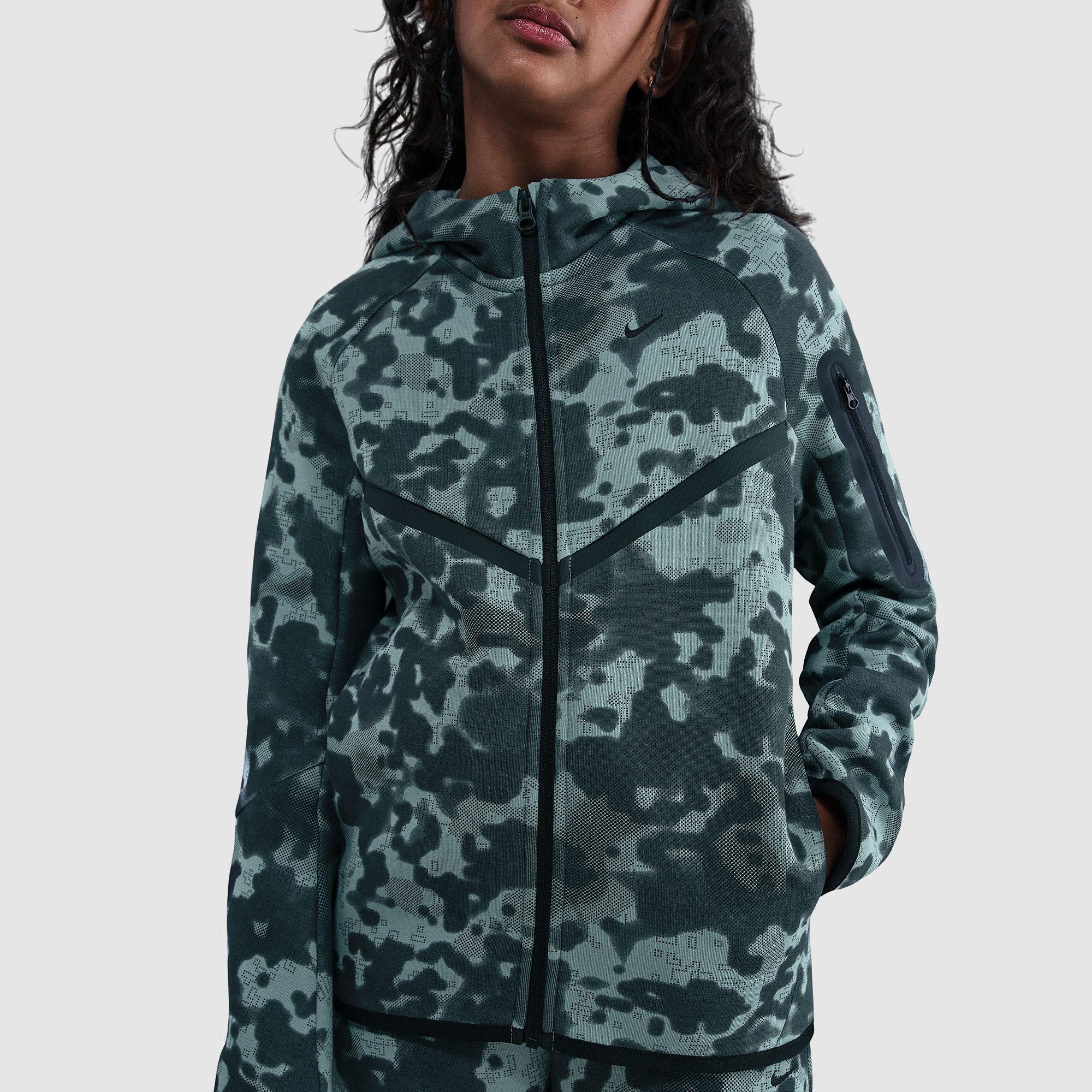 Nike Sportswear Older Kids Tech Fleece Full-Zip Hoodie (8-15Y