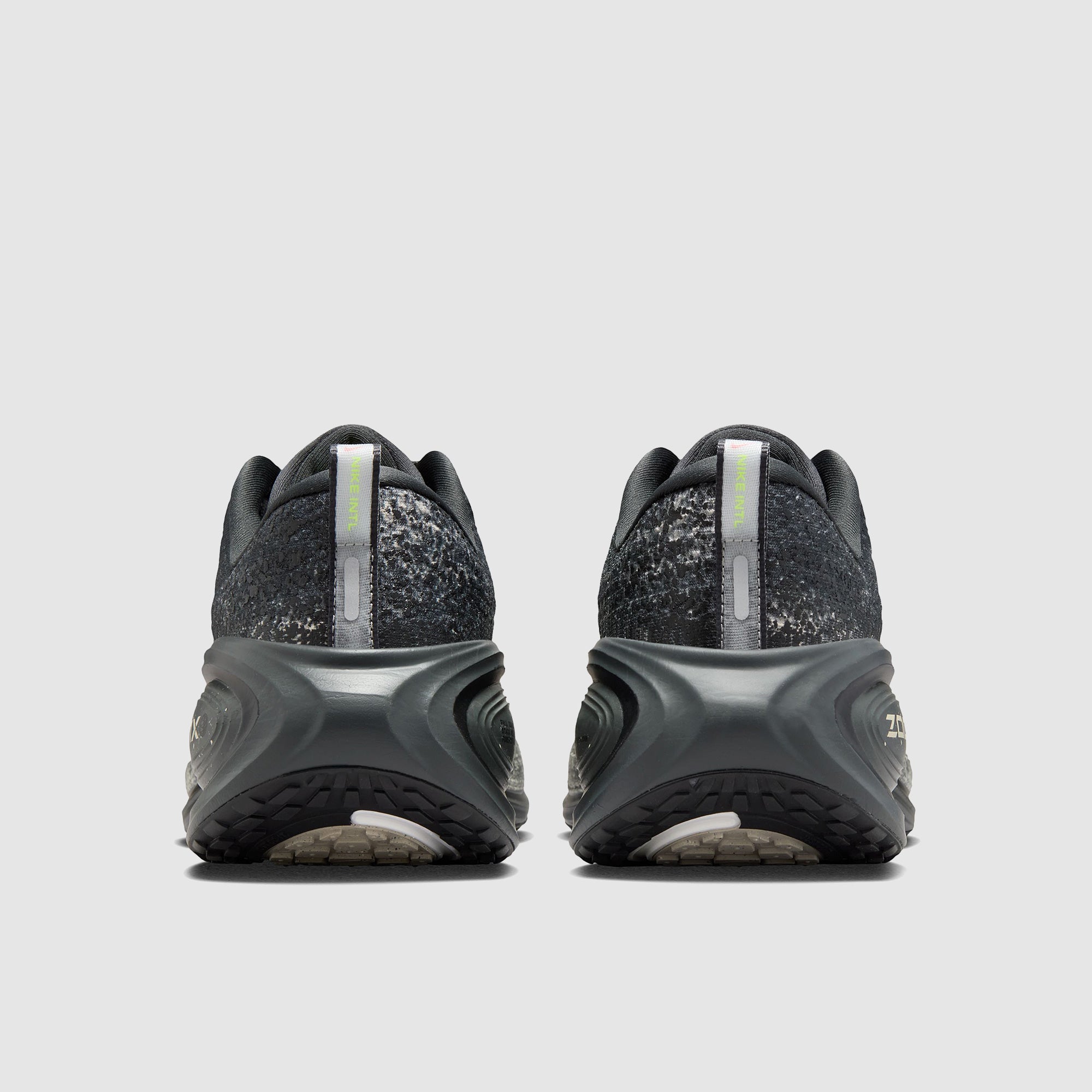 専用品Nike Vomero Plus Oatmeal Volt Black Nike Vomero Plus - Anthracite/Black/Oatmeal/Volt - Mens Shoes