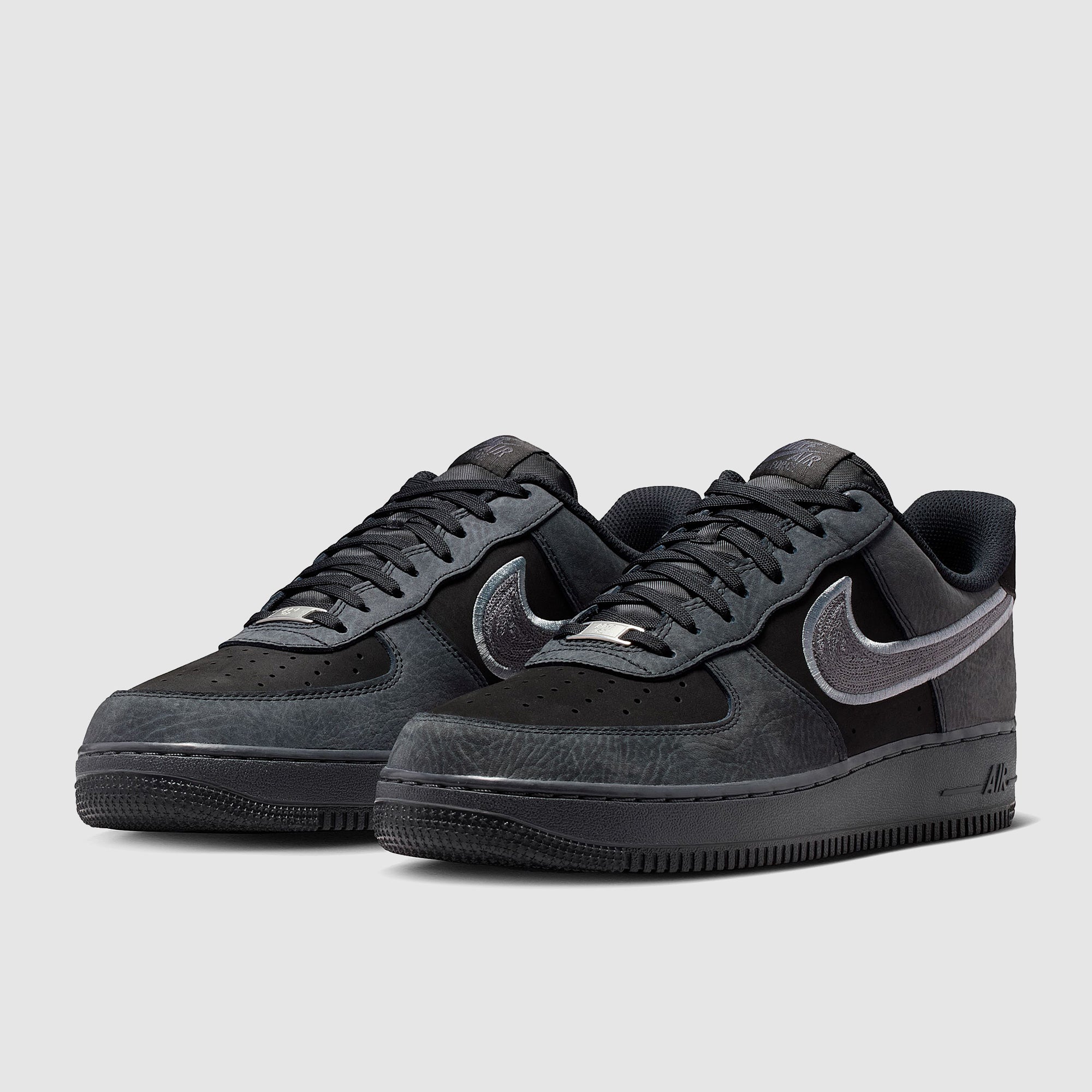 靴 NIKE AIR FORCE 1 '07 Black/Black Nike Sportswear Air Force 1 07 - Black/Black - Trainers - Mens Shoes