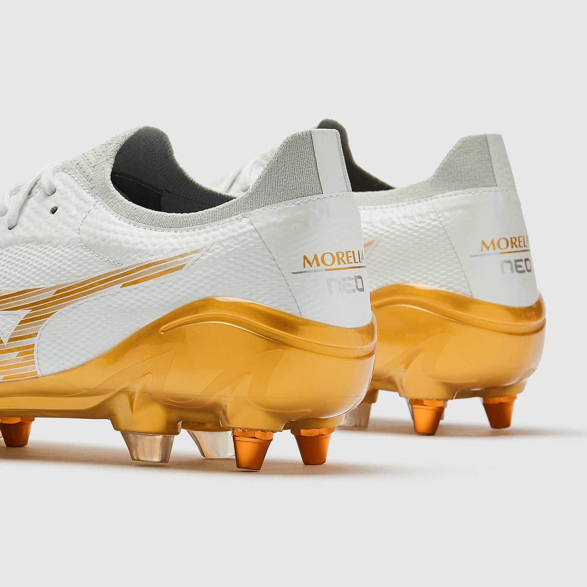 Mizuno Morelia Neo IV Beta Elite Mix Soft Ground - White/MP Gold