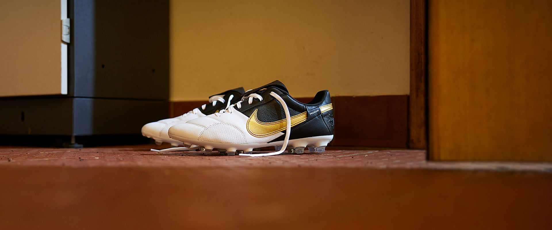 Nike The Premier III FG - White/Metallic Gold/Black - Mens Boots