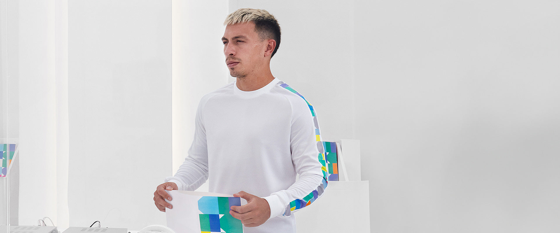 マンチェスターユナイテッド×ピーターサヴィル L Peter Saville マンチェスター・ユナイテッドと巨匠『ピーター・サヴィル』の限定